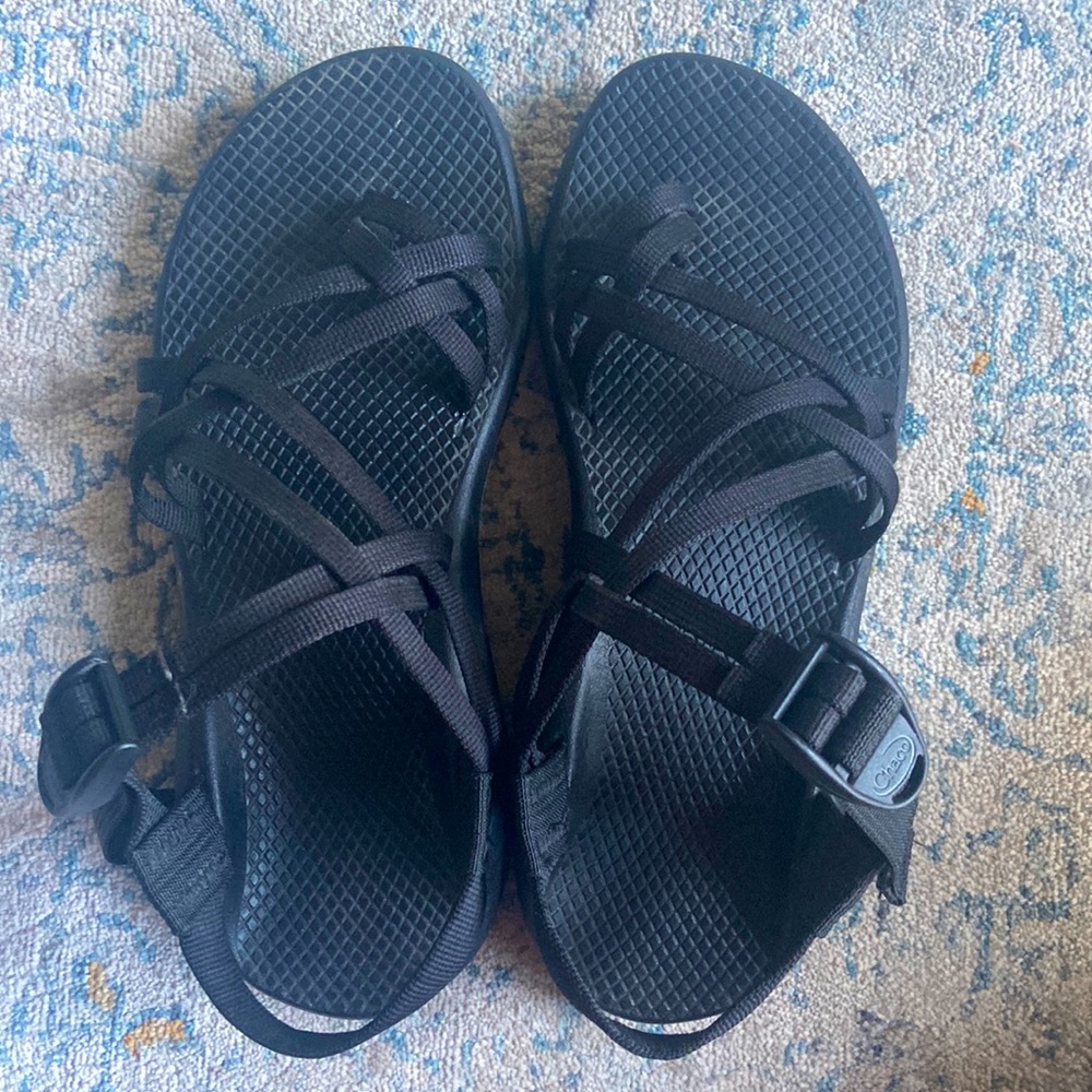 EUC Chaco sandals size 9 or 10 - I can’t remember but will happily measure 4 u